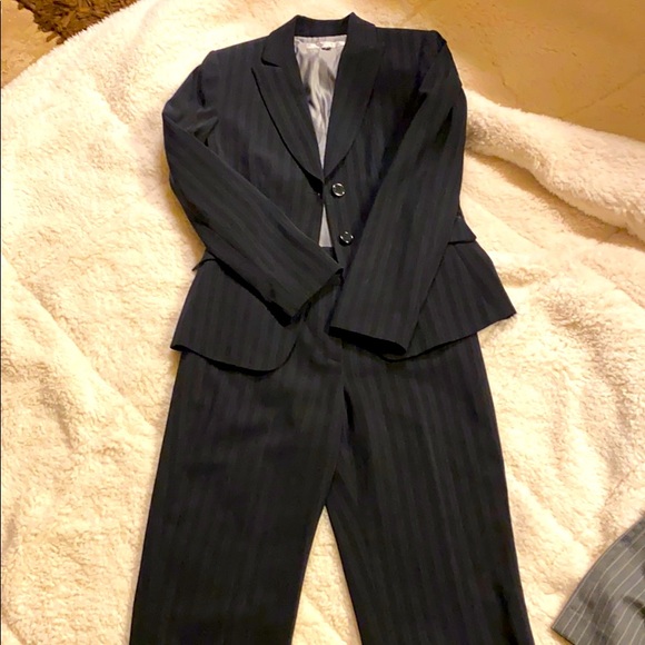 Tahari black pant suit - Picture 5 of 6